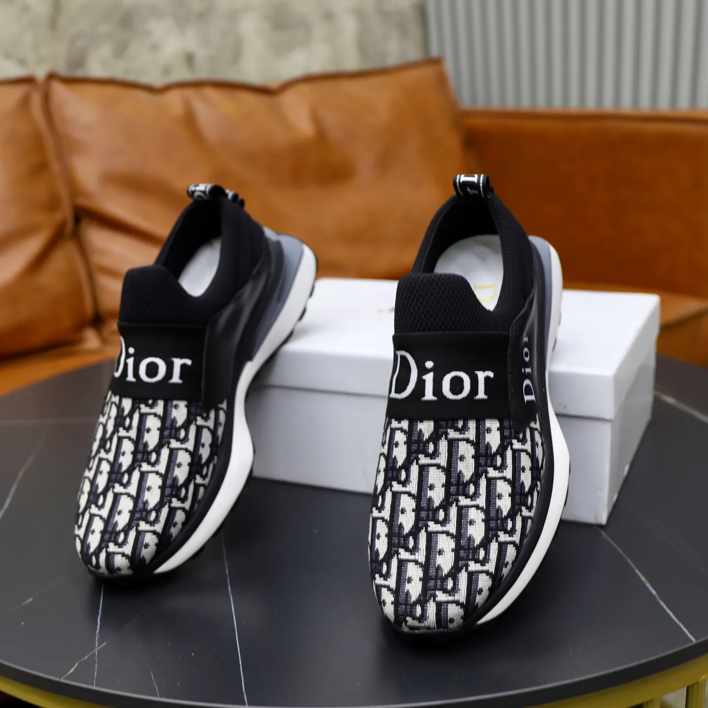 Ex-factory price: 462💰🙅‍♂️🙅‍♂️🙅‍♂️ Brand: Dior DIOR Standard code: 38-44 (45 customized) Grade: Same as the official website Material: Original leather splicing brand cloth Comfortable and breathable lining Lightweight and wear-resistant sports outsole Style category: Men's fashionable casual shoes Running sneakers Distinguished luxury brand elements Top luxury Color: actual picture color